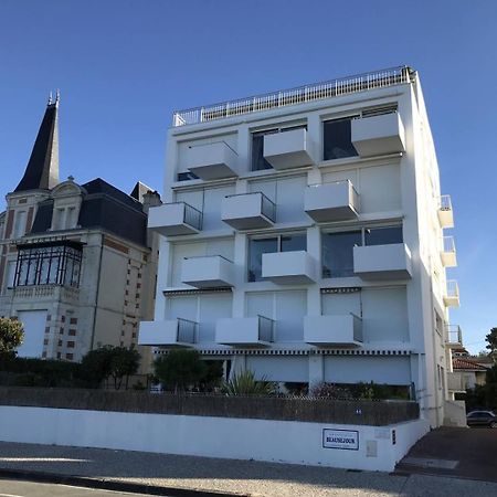 Royan - Vue Mer Pour Cet Appartement Face A La Plage - Grande Conche Kültér fotó
