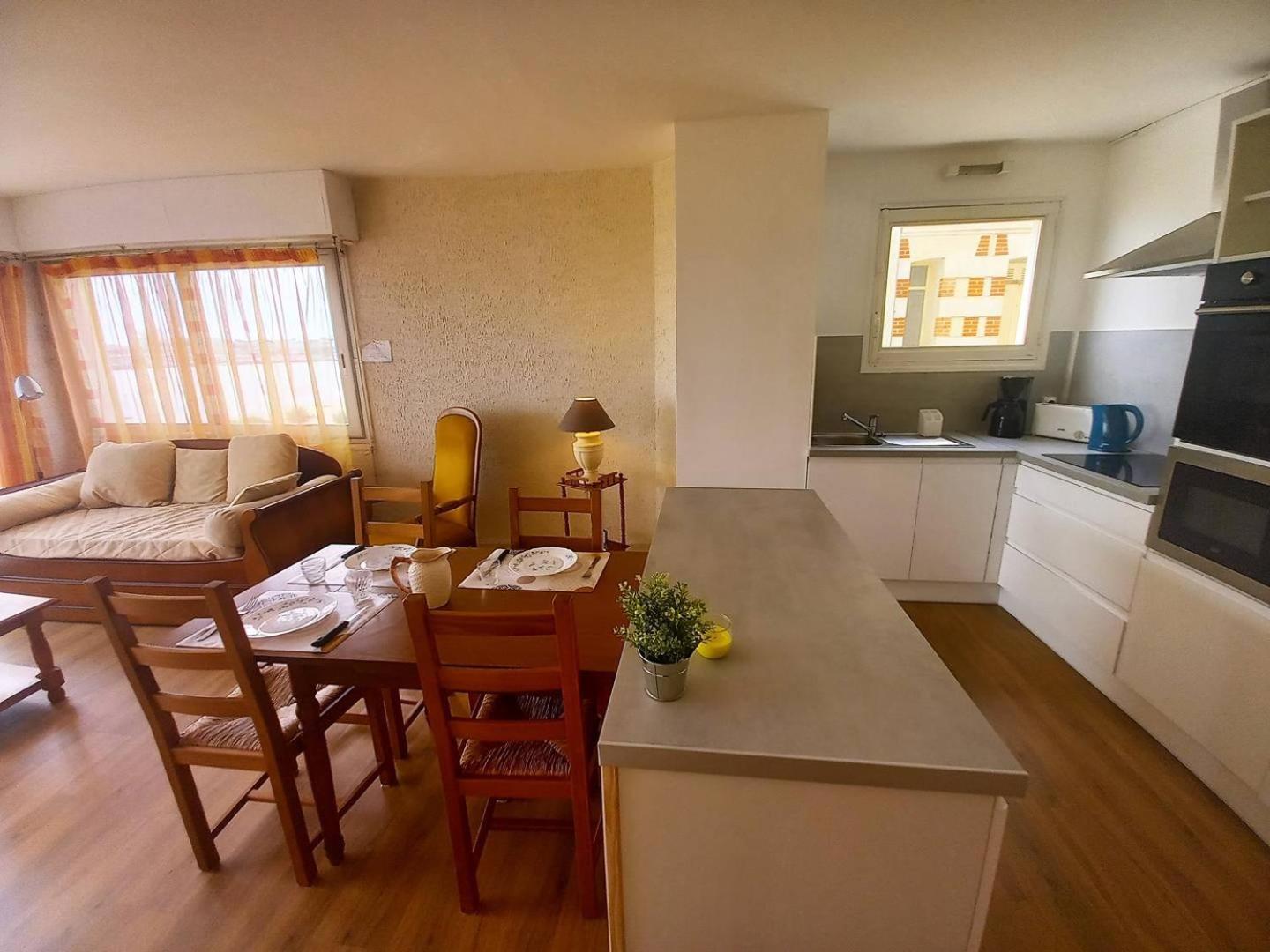 Royan - Vue Mer Pour Cet Appartement Face A La Plage - Grande Conche Kültér fotó