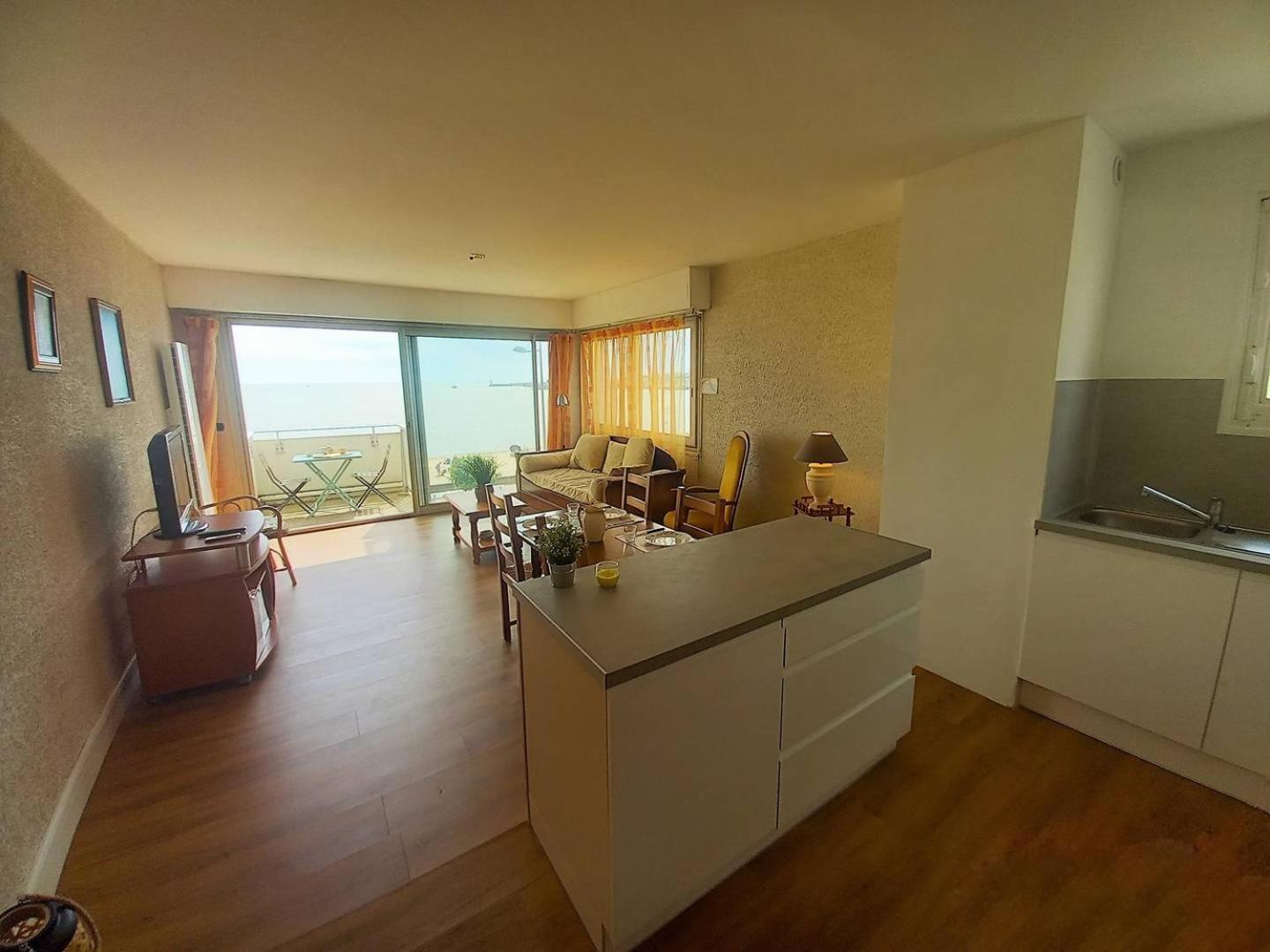 Royan - Vue Mer Pour Cet Appartement Face A La Plage - Grande Conche Kültér fotó