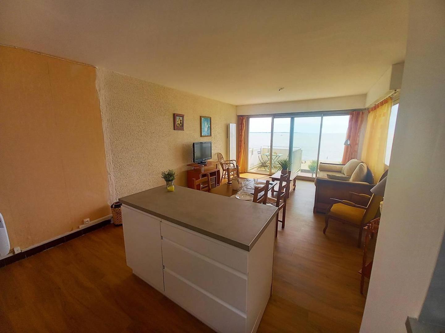 Royan - Vue Mer Pour Cet Appartement Face A La Plage - Grande Conche Kültér fotó